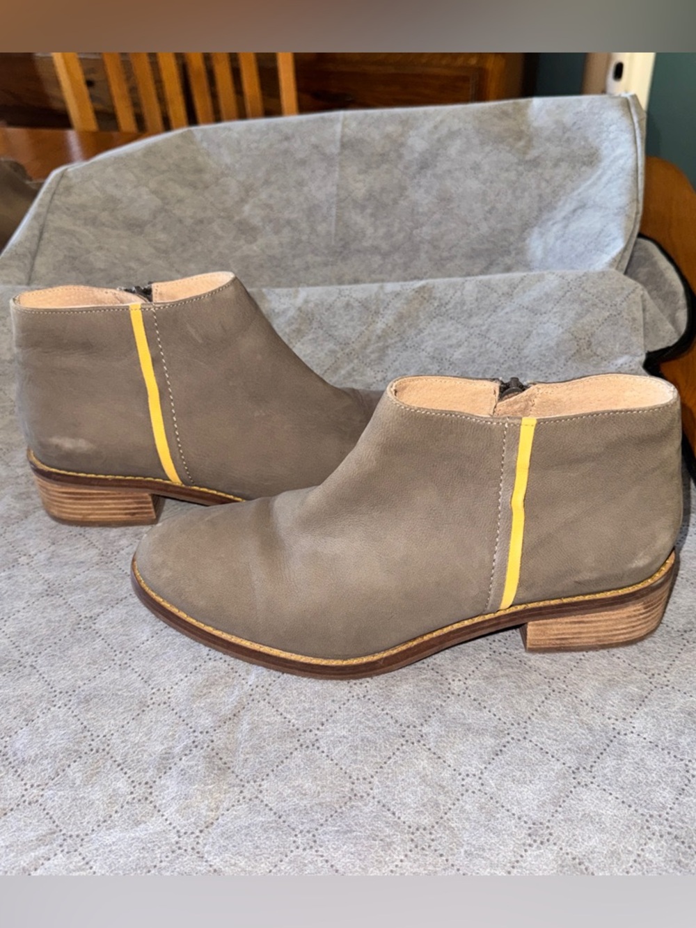 Seychelles Resemblance Taupe Leather Ankle Boots Yellow Side Stripe Booties SZ 8